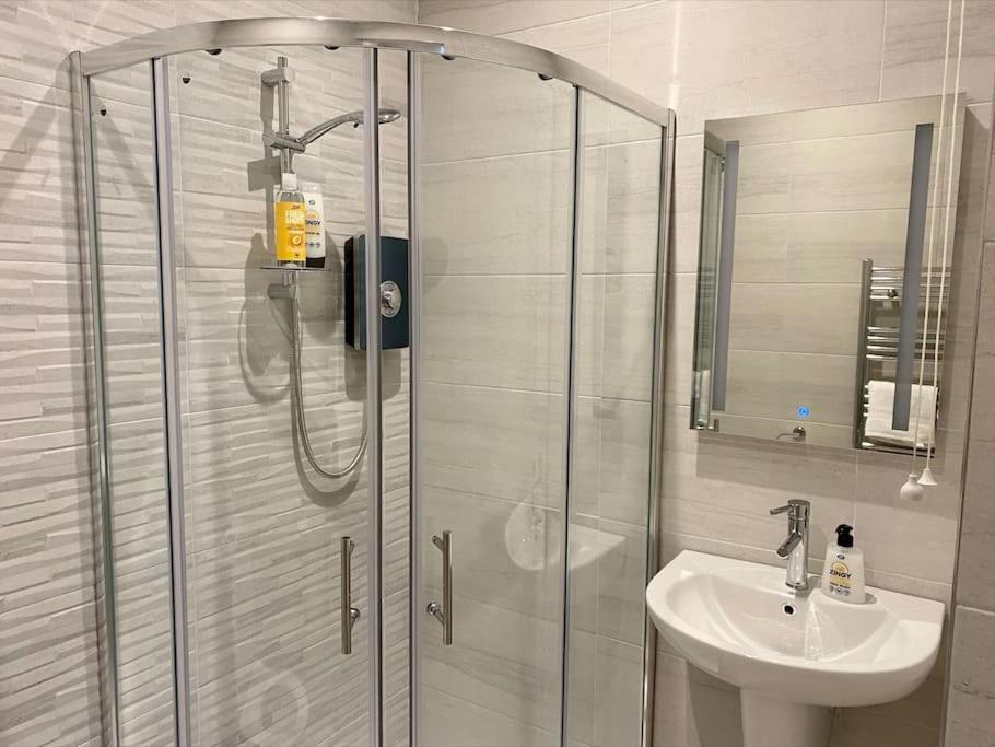 Erne Getaway No.8 Brand New 1 Bed Apartment Enniskillen Buitenkant foto